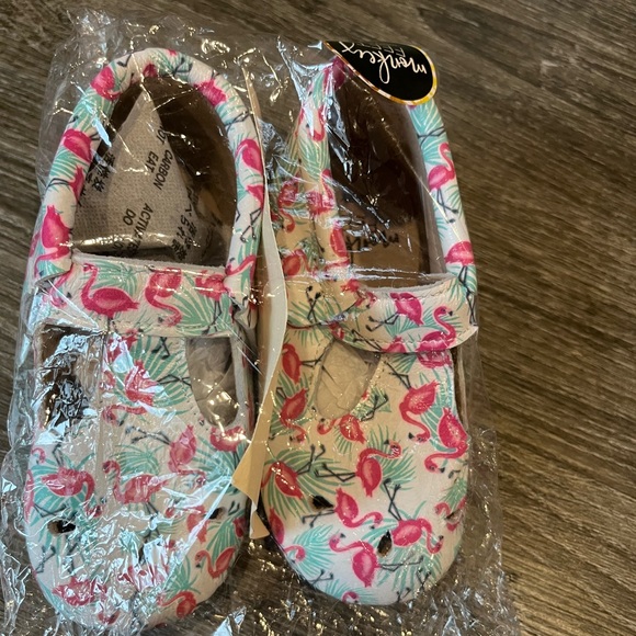 Flamingo moccasins by monkey feet - Picture 1 of 4